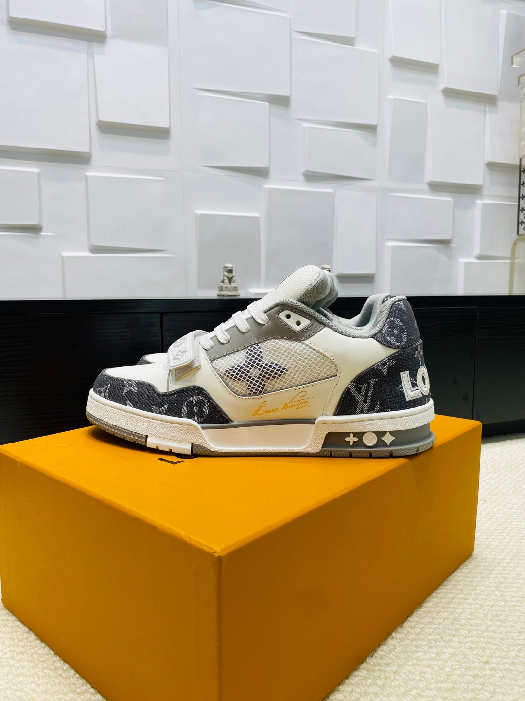 Louis Vuitton X Tyler Trainer HOOk&LOOP sneakers white grey