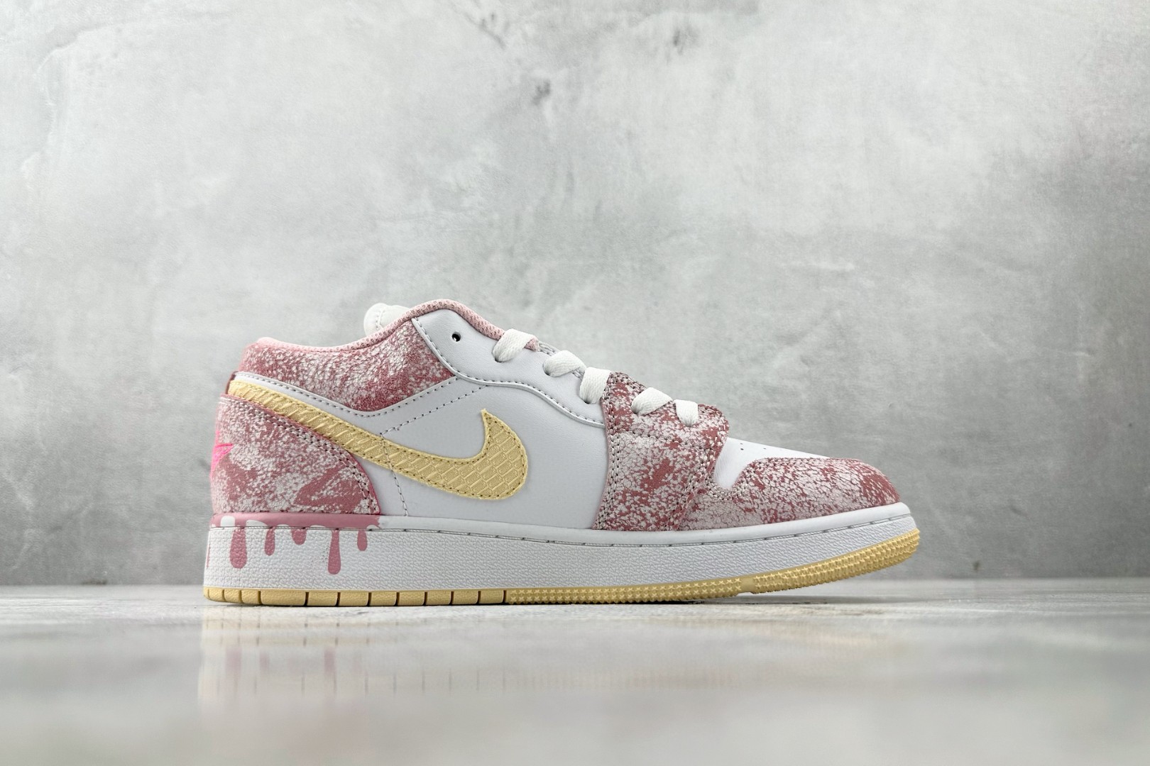 Jordan Air Jordan 1 Low pink