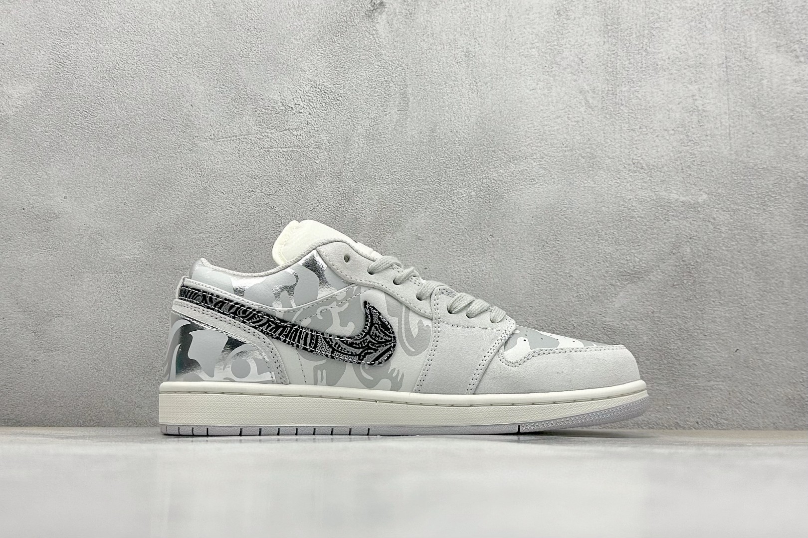 Jordan Air Jordan 1  Low Panda prank white grey