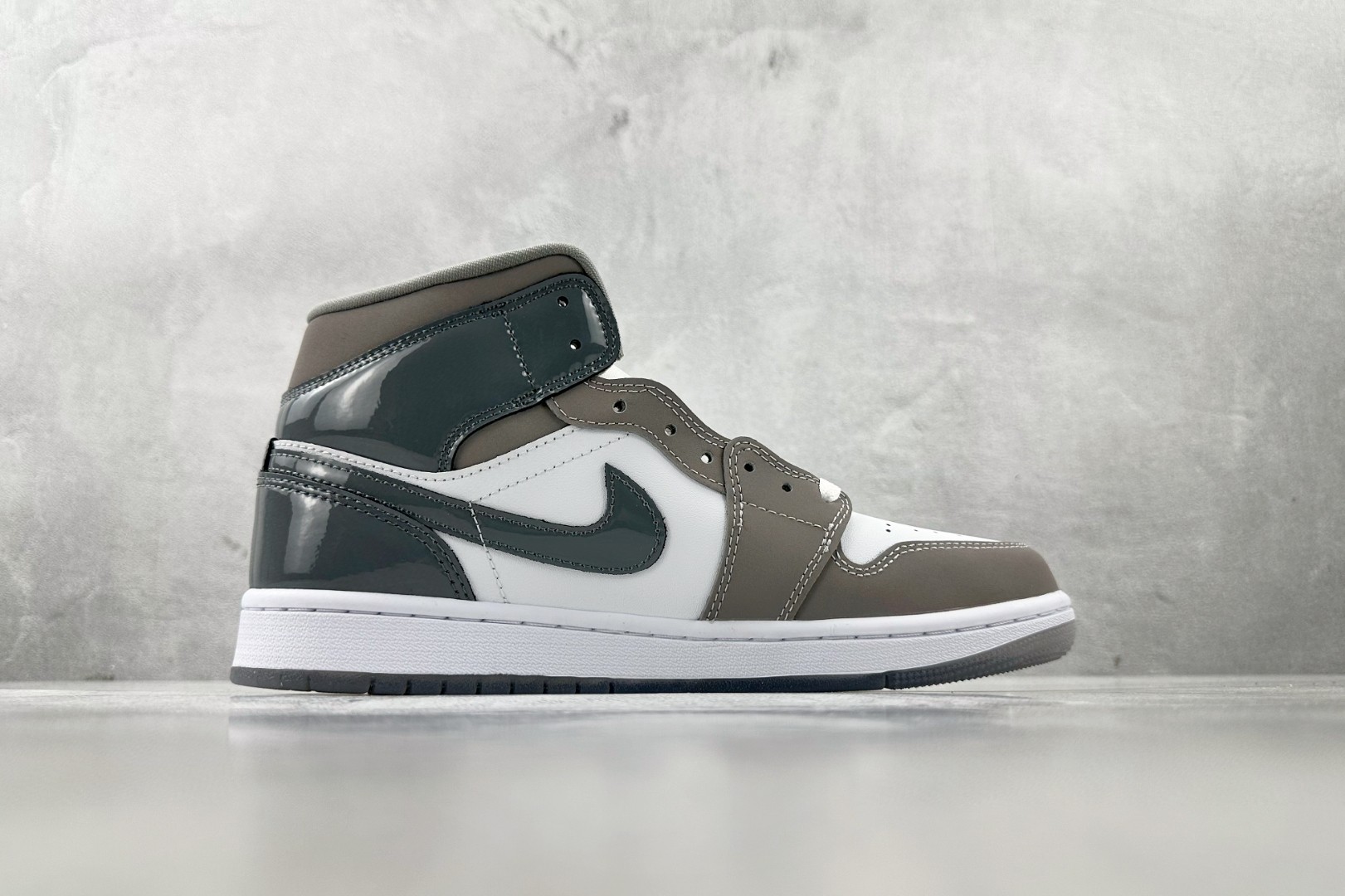 Jordan Air Jordan 1 Mid  white