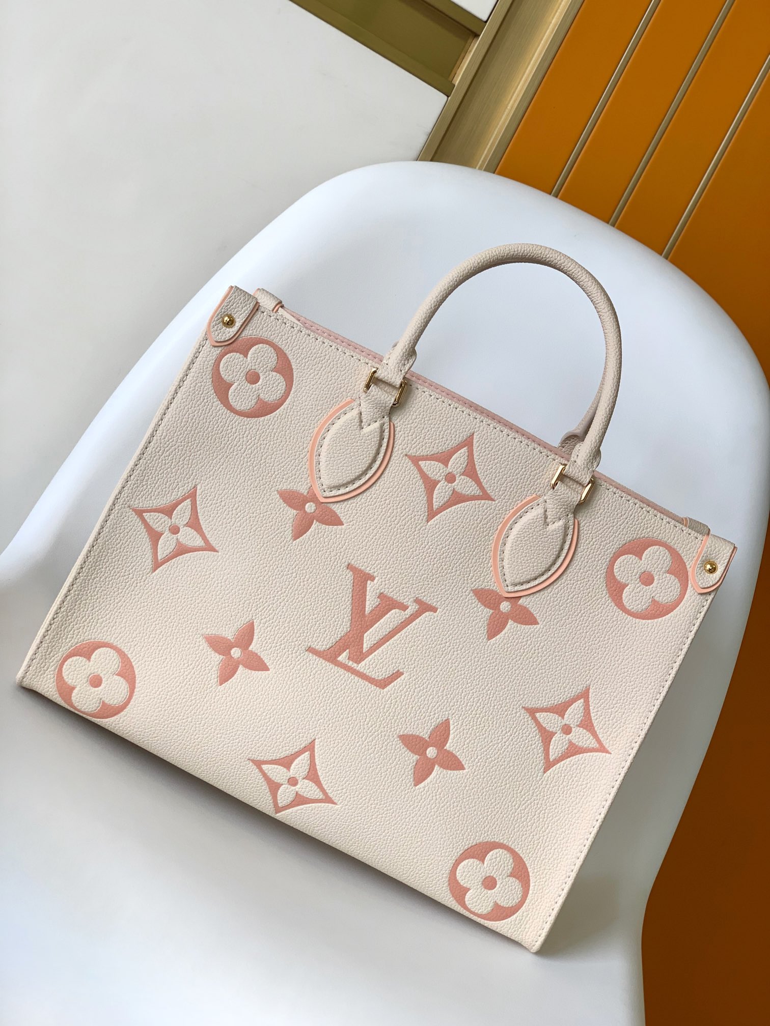Louis Vuitton on the go handbag tote medium Milk tea color