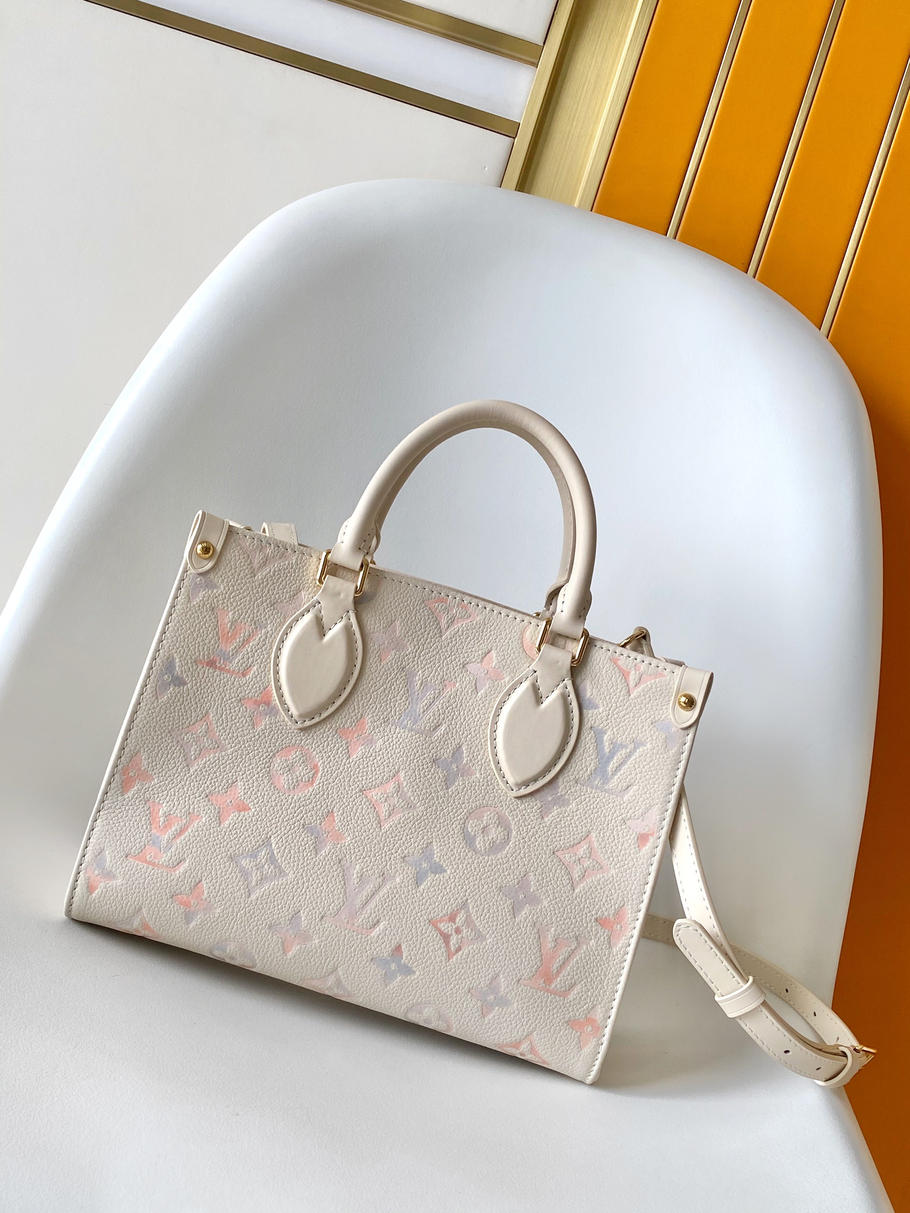 Louis Vuitton on the go handbag tote trumpet Rice white gradient