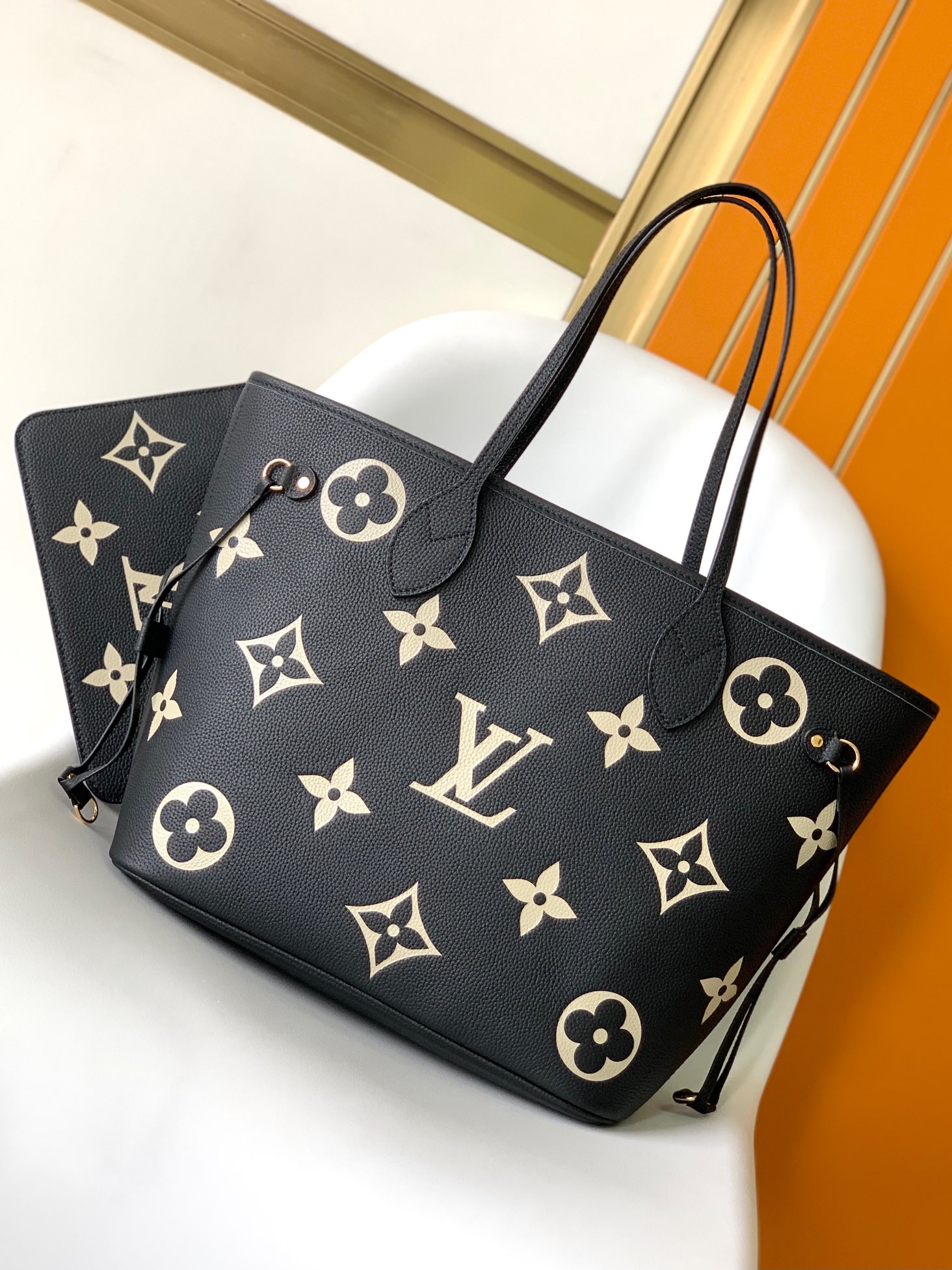 Louis Vuitton Neverfull handbag medium black and white
