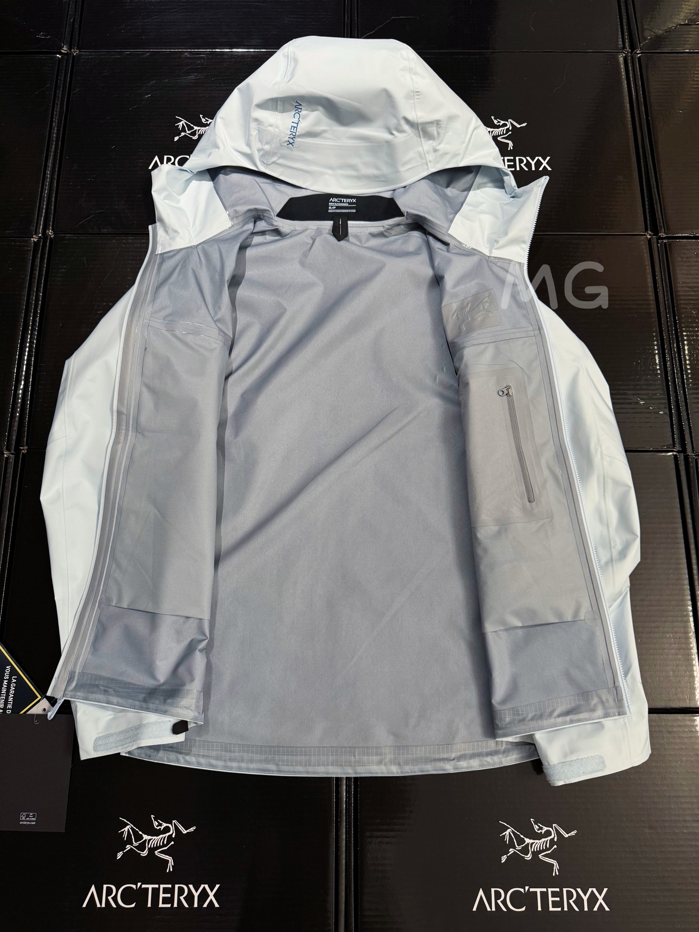 Arcteryx | Beta Light Weight |  GORE-TEX Jacket Dawn Blue