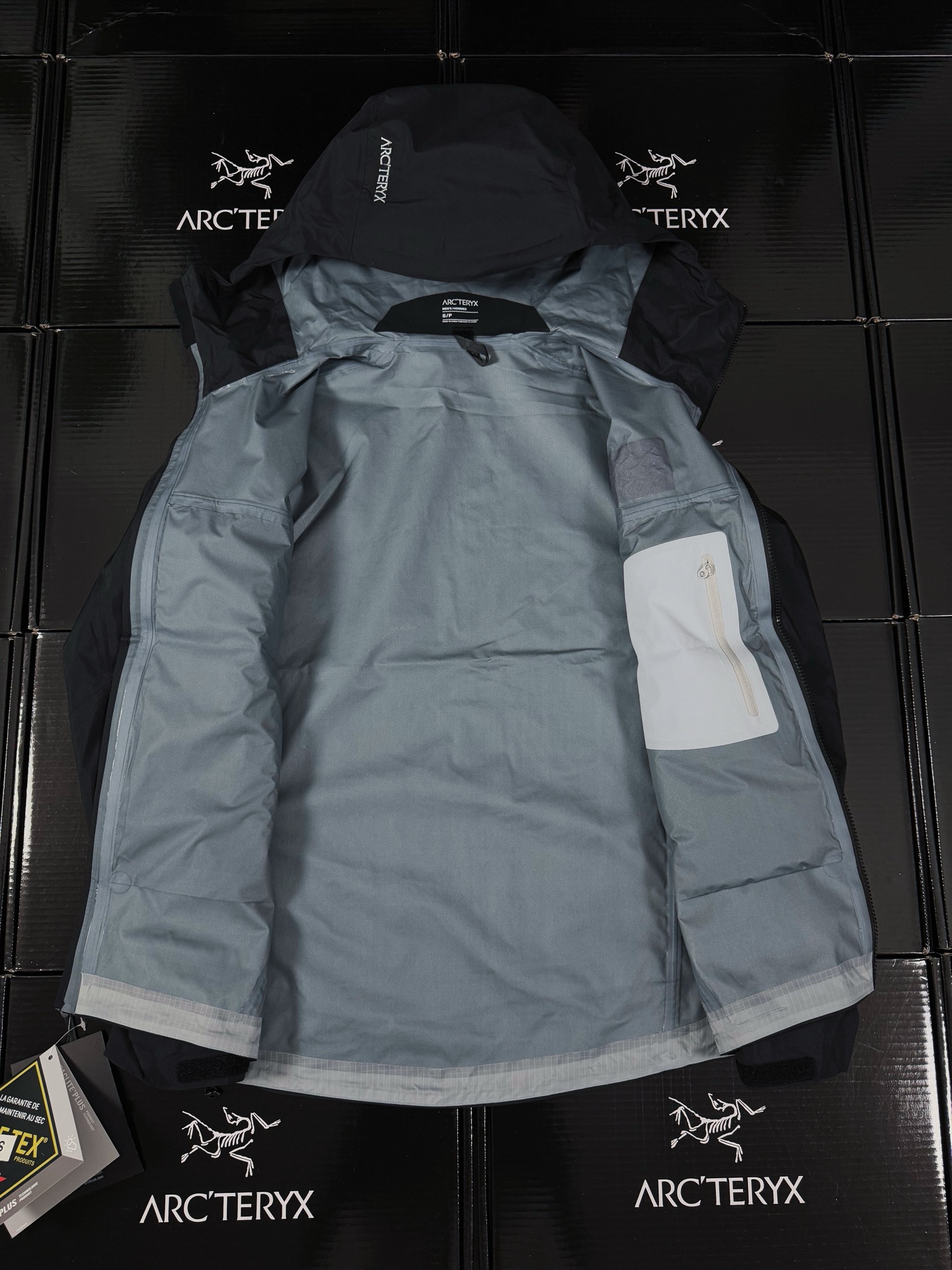 Arcteryx | Beta Light Weight |  GORE-TEX Jacket Black