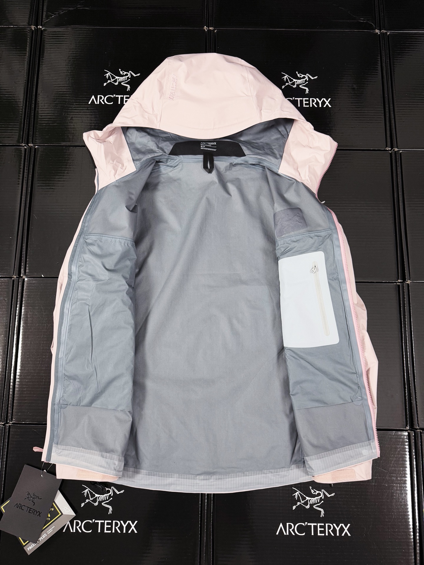 Arcteryx | Beta Light Weight |  GORE-TEX Jacket Evening Mist Pink
