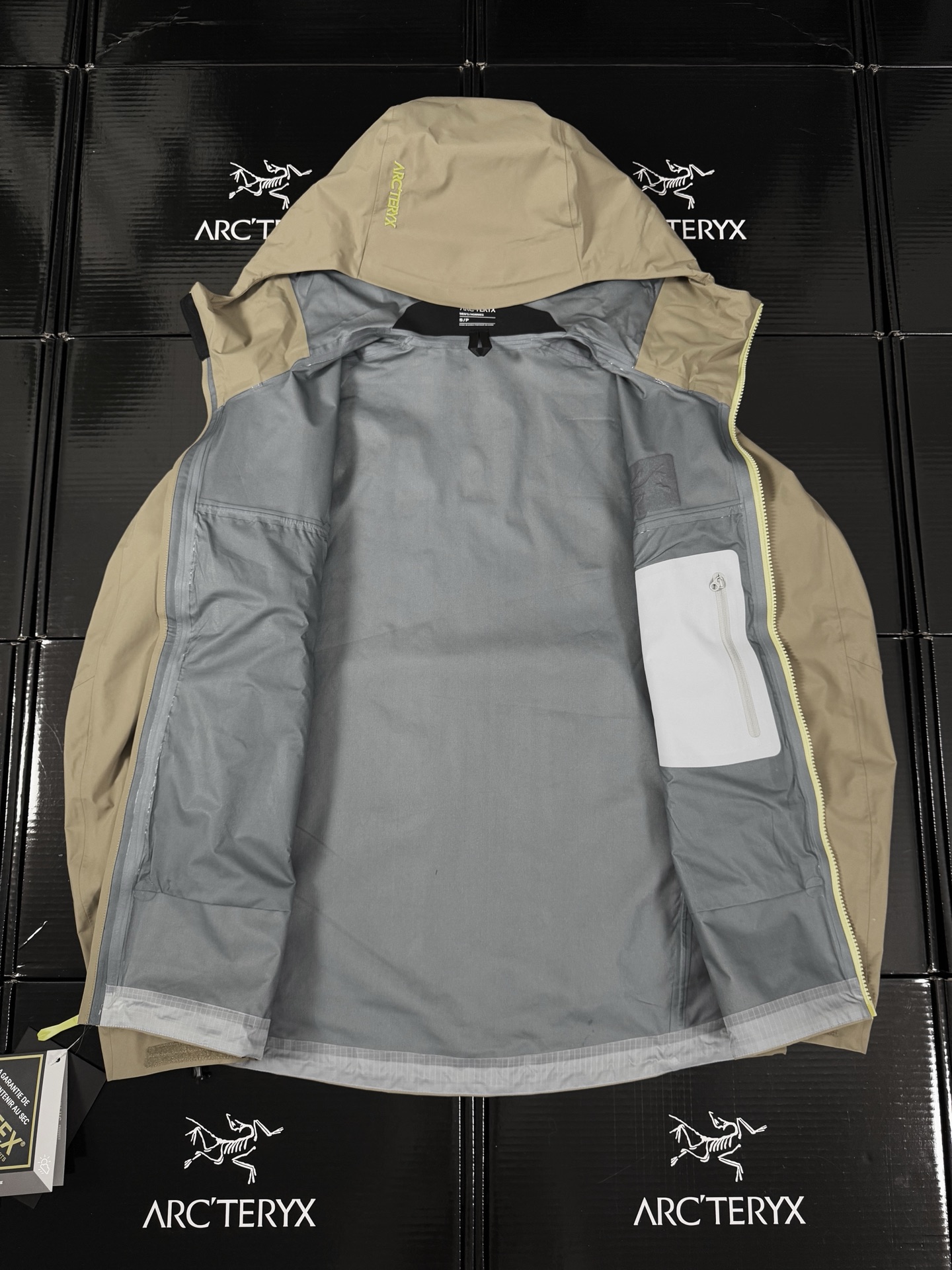 Arcteryx | Beta Light Weight |  GORE-TEX Jacket Pottery Sand Brown