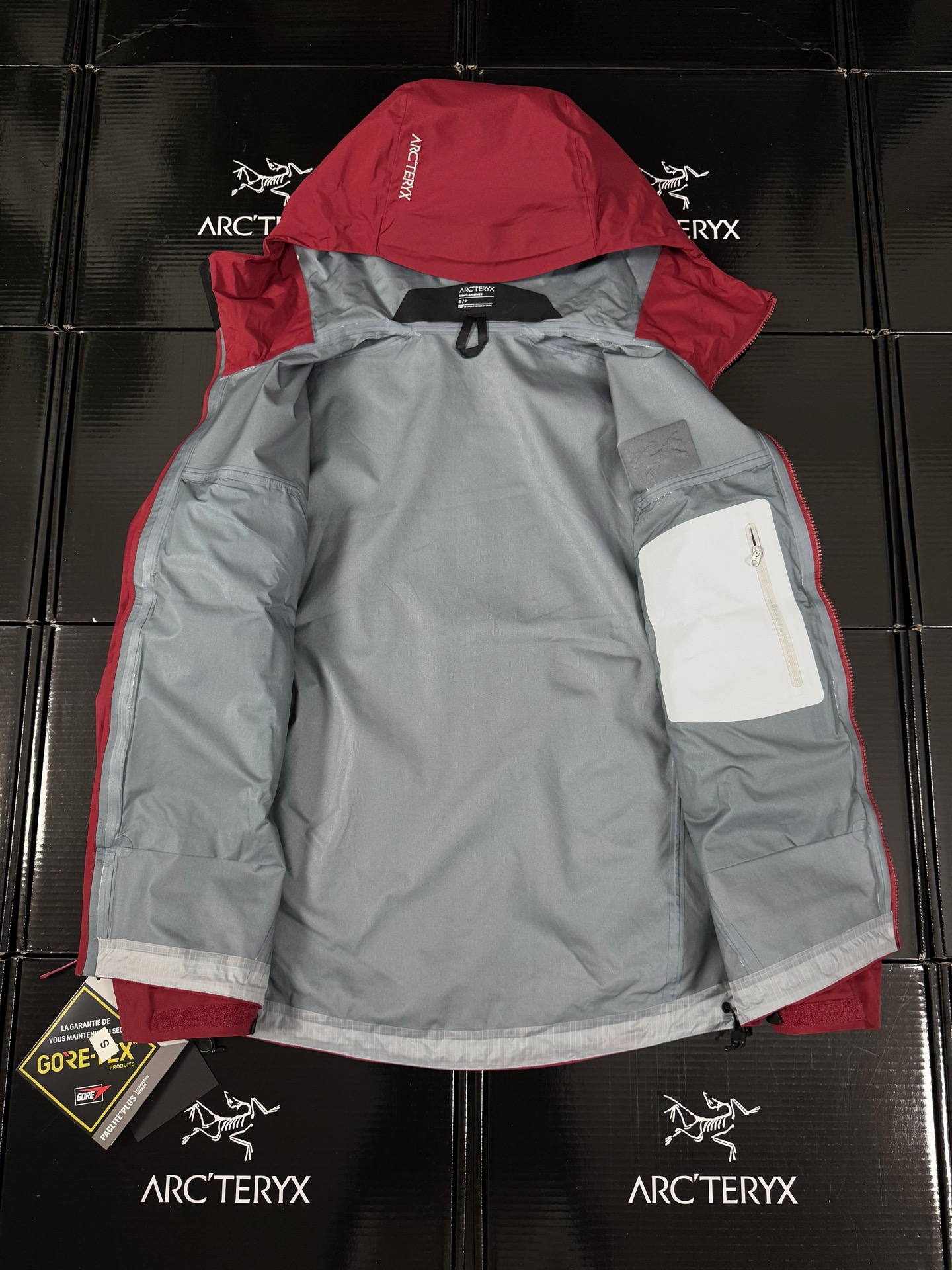 Arcteryx | Beta Light Weight |  GORE-TEX Jacket Bordeaux Red
