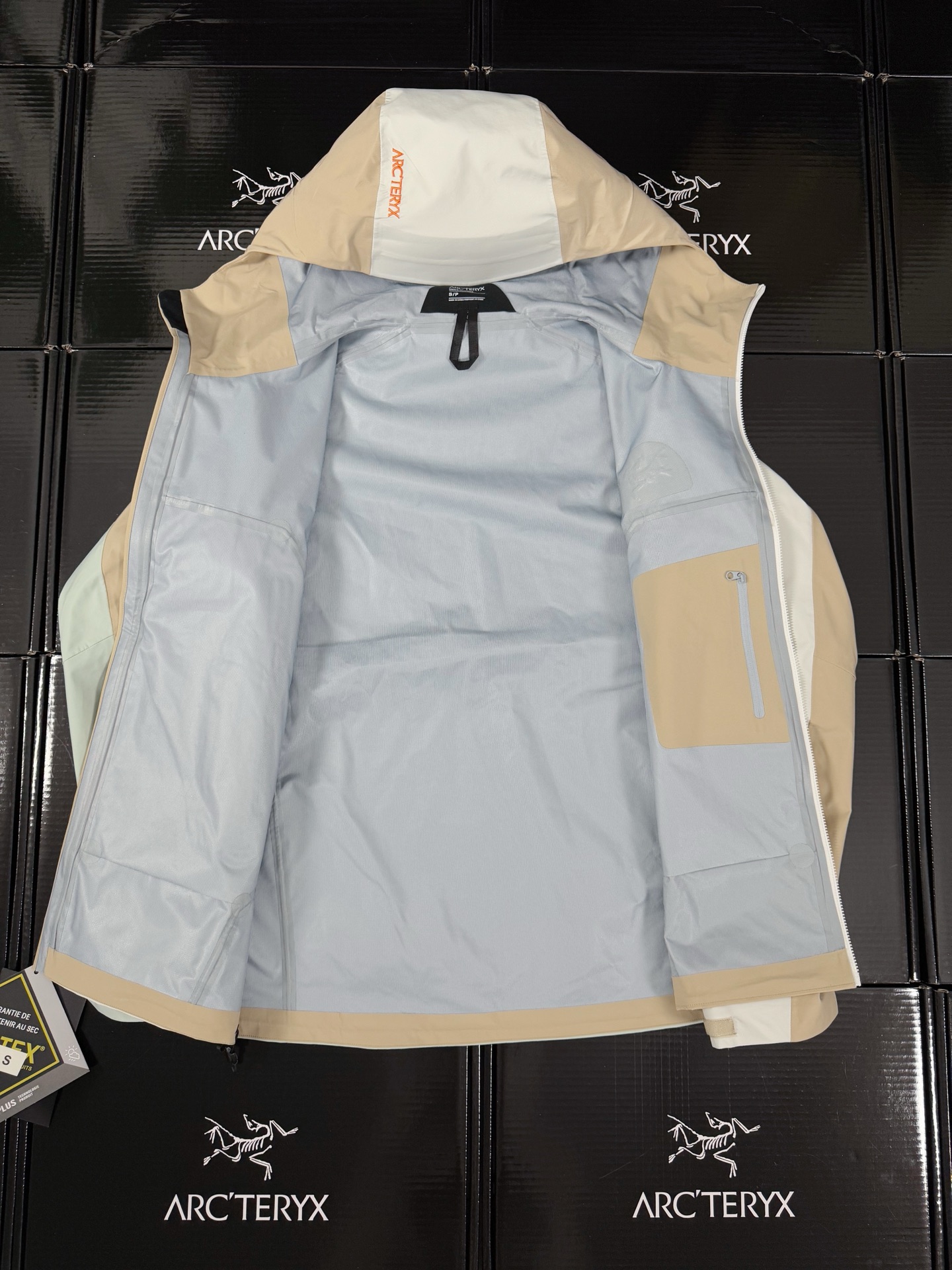 Arcteryx | Beta Light Weight |  GORE-TEX  Color block Jacket  Cloudy Sky Blue
