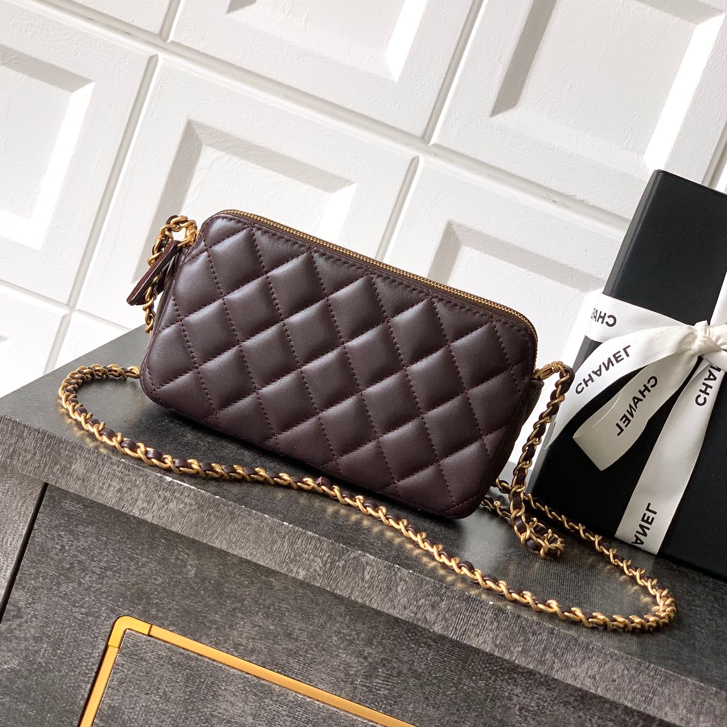 Chanel 25A zipped phone holder with chain bag Brown