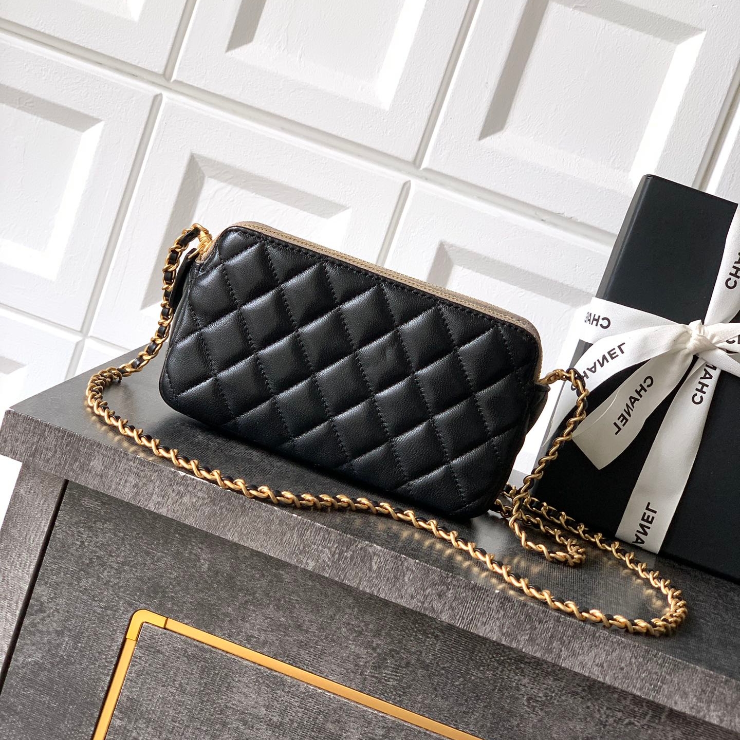 Chanel 25A zipped phone holder with chain bag Grey