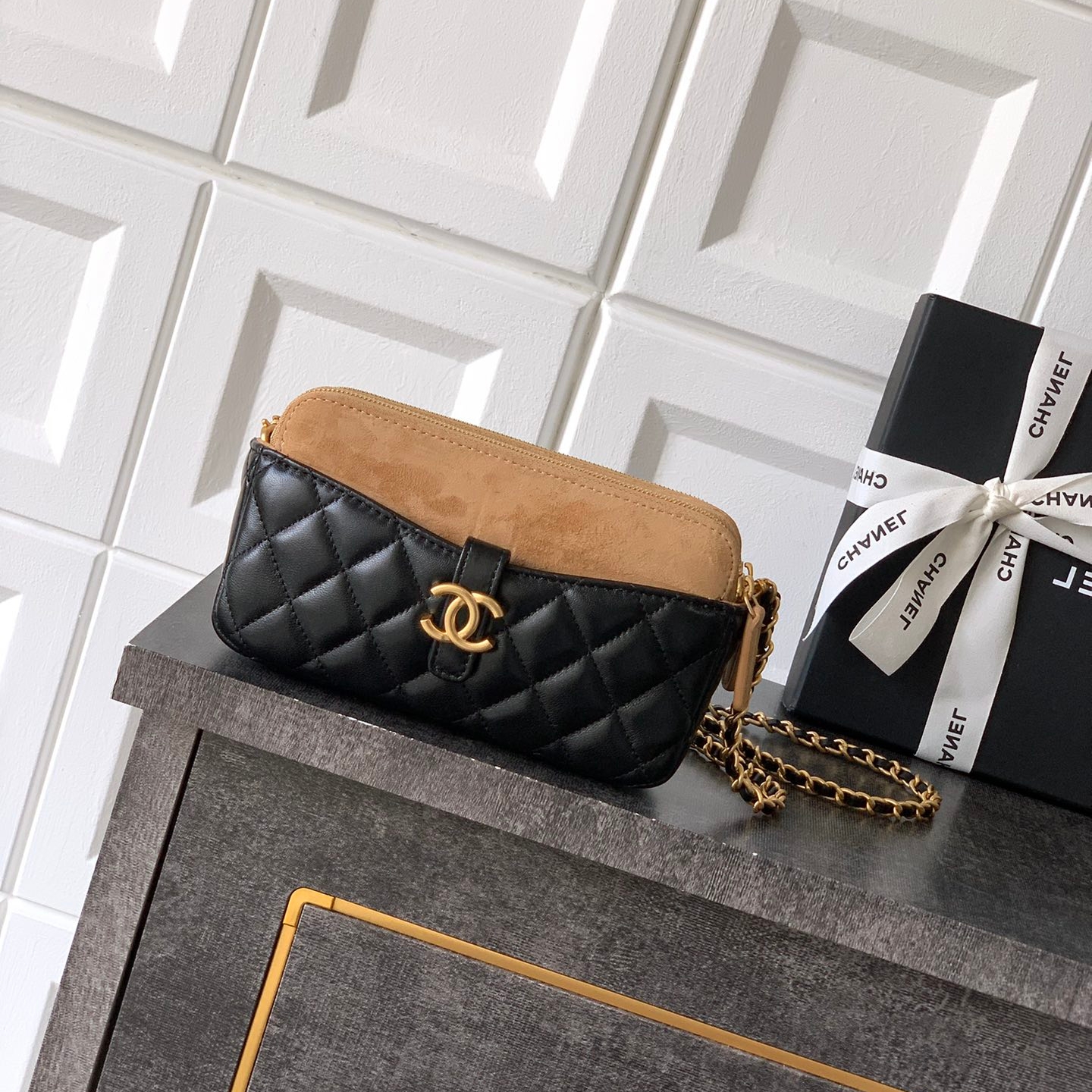 Chanel 25A zipped phone holder with chain bag Yellow