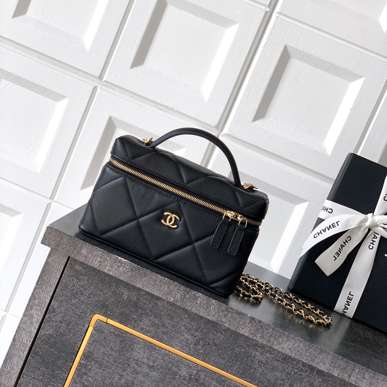 Chanel 25K vanity with chain bag Black