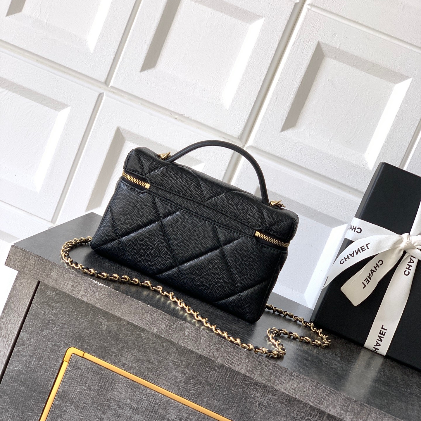 Chanel 25K vanity with chain bag Black