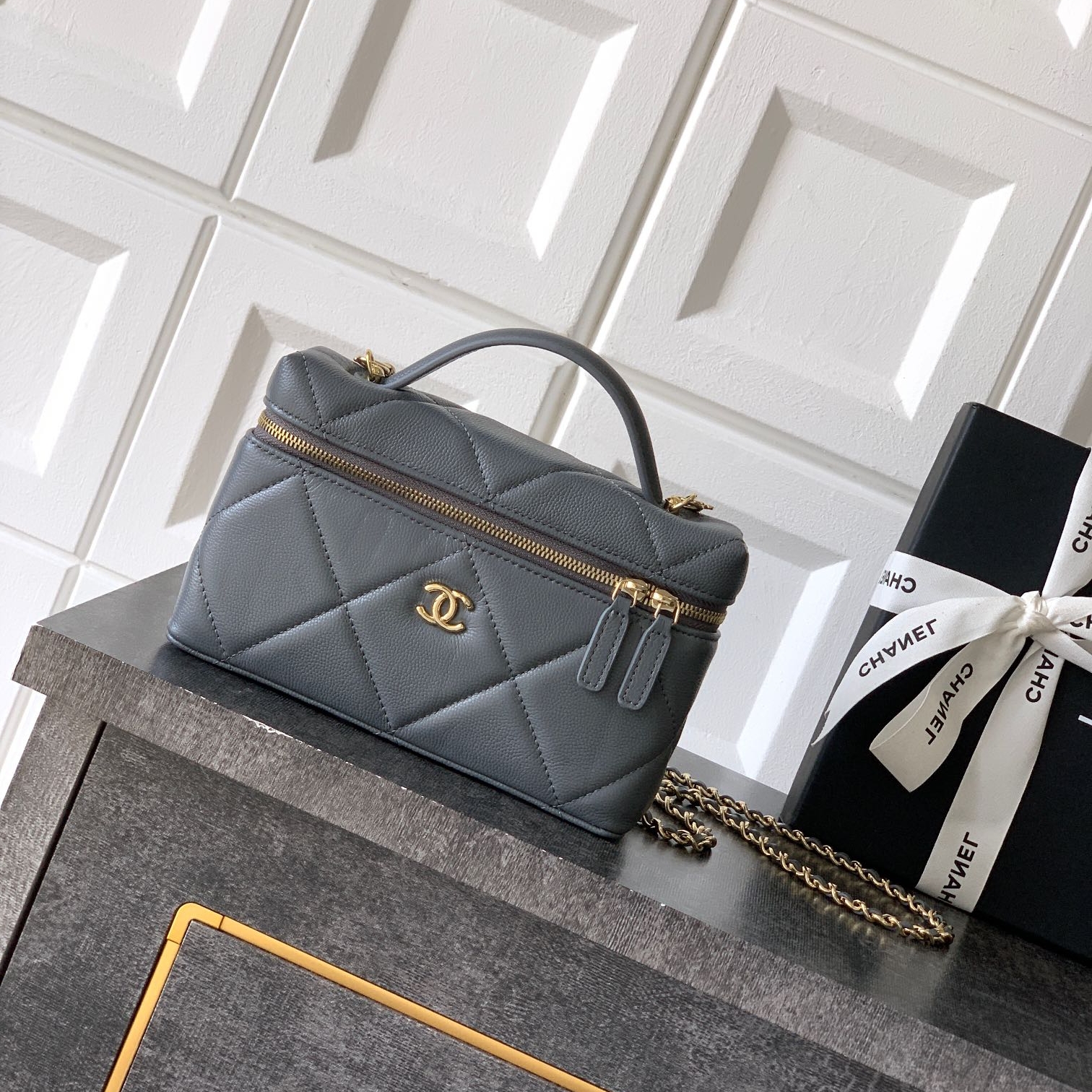 Chanel 25K vanity with chain bag Grey