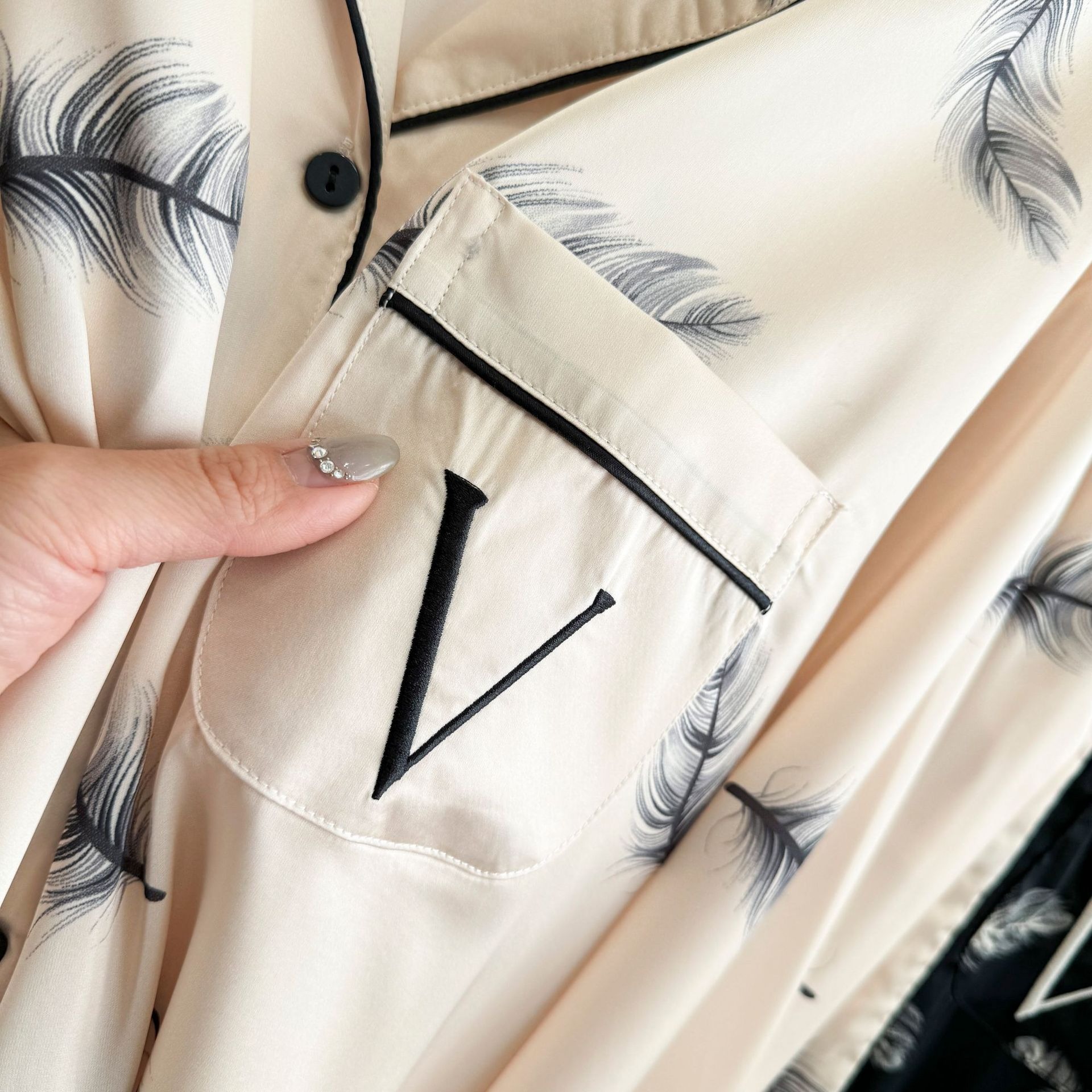 Luxury Striped Water-Gloss Silk Comfort Snow-Touch Silk Smooth Nightgown Long-Sleeve Homewear Set for Women New Spring/Summer Style