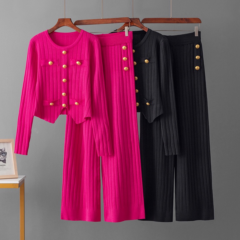 New Chanel-inspired knitwear set for women, fashionable, slimming, and versatile two-piece set featuring a knit top and pants.