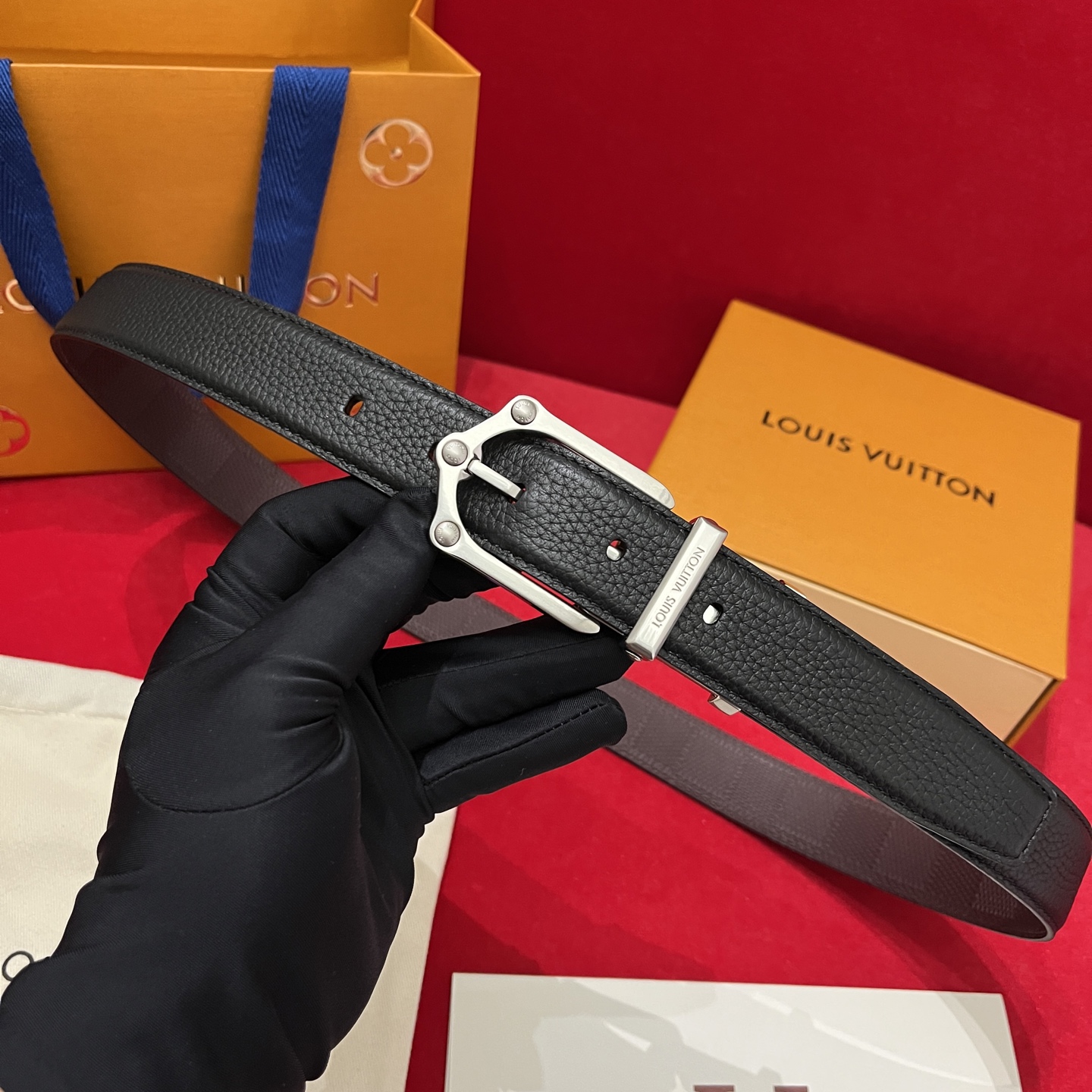 Louis Vuitton fashion belts for men