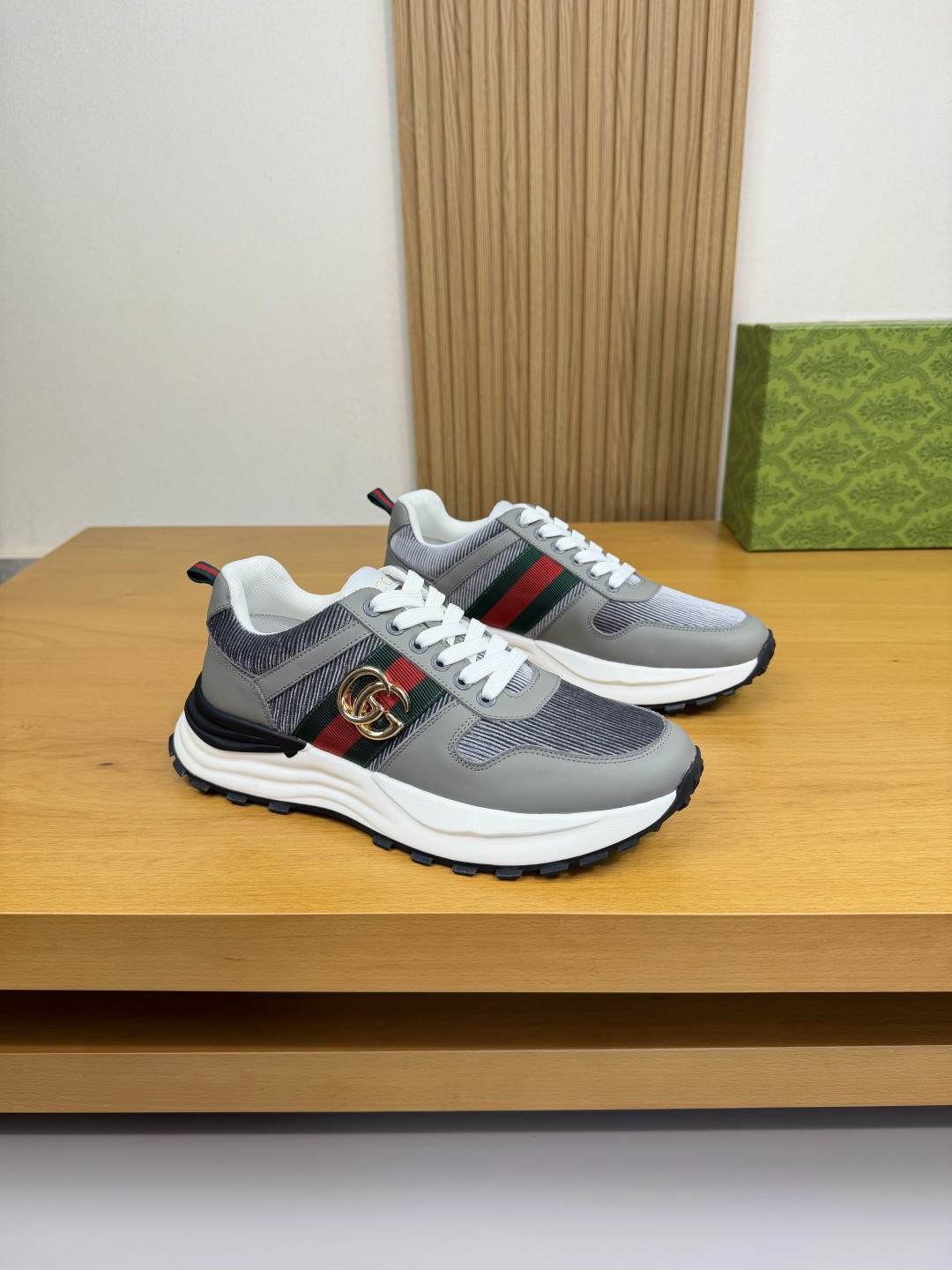 Gucci Men's Casual Sneakers Grey