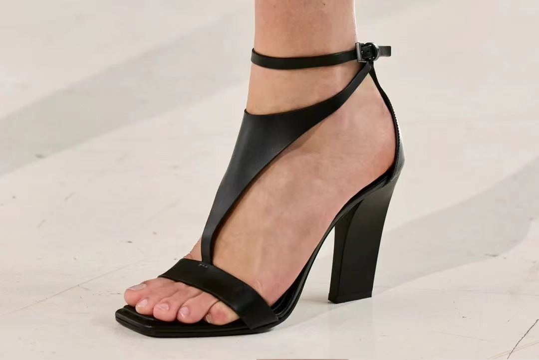 Max Mara 2025 Spring/Summer Shoes: The Perfect Fusion of Fashion and Comfort