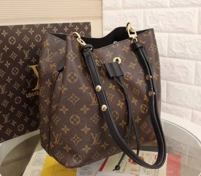 Monogram Canvas NeoNoe MM In Black