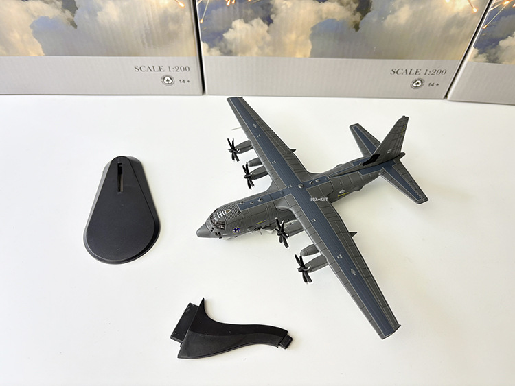1/200 US AC-130J Gunship Attack Aircraft AC-130 Alloy Simulation Military Aircraft Model