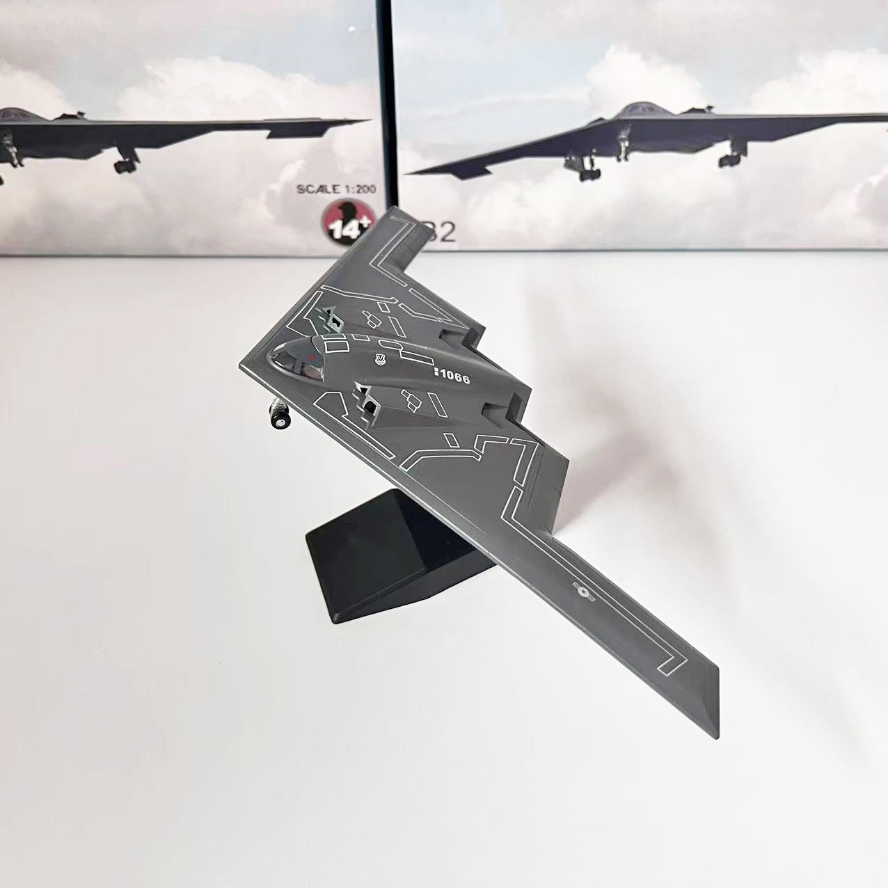 1/200 U.S. Military B2 Ghost Strategic Bomber Alloy Model Ornament