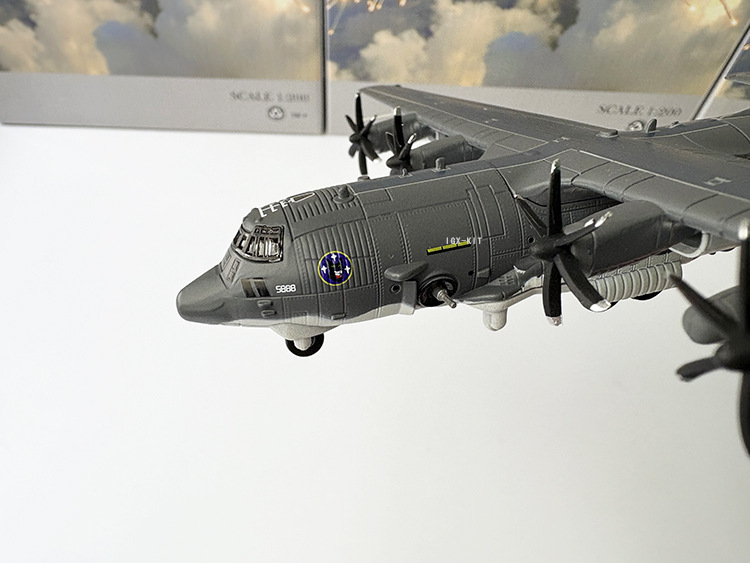 1:200 US AC-130J Gunship Attack Aircraft AC130 Alloy Simulation Military Aircraft DieCast Model Hobby