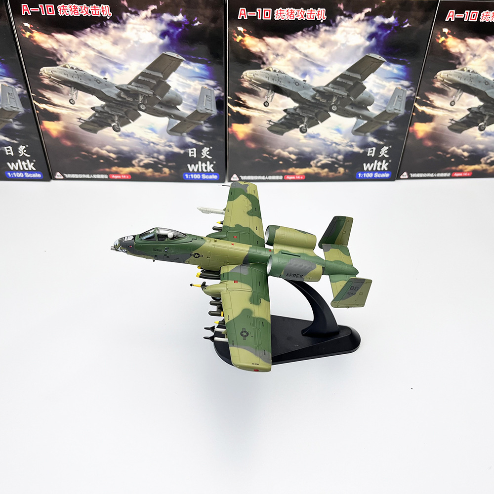 1/100 Scale A-10A Warthog Fangs Camouflage Paint Scheme A-10 Combat Attack Aircraft Military Aircraft Die-Cast Model Display Piece
