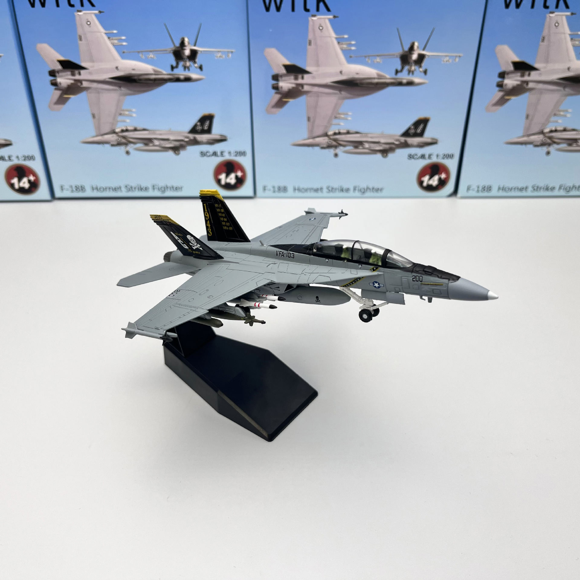 1:100 Scale F/A-18 F-18 Super Hornet F18 Pirate Flag Fighter Aircraft Finished Model Display Piece