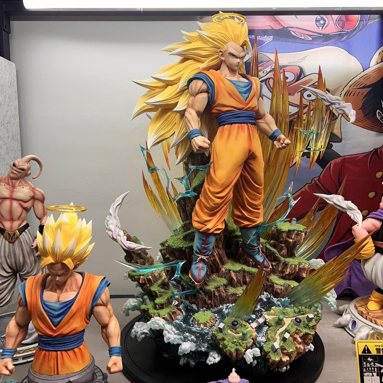 Iconic SSJ3 Goku "Golden Legend" Statue - Premium Lightning Aura GK Figure - Ultimate Gaming Room & Home Gallery Centerpiece