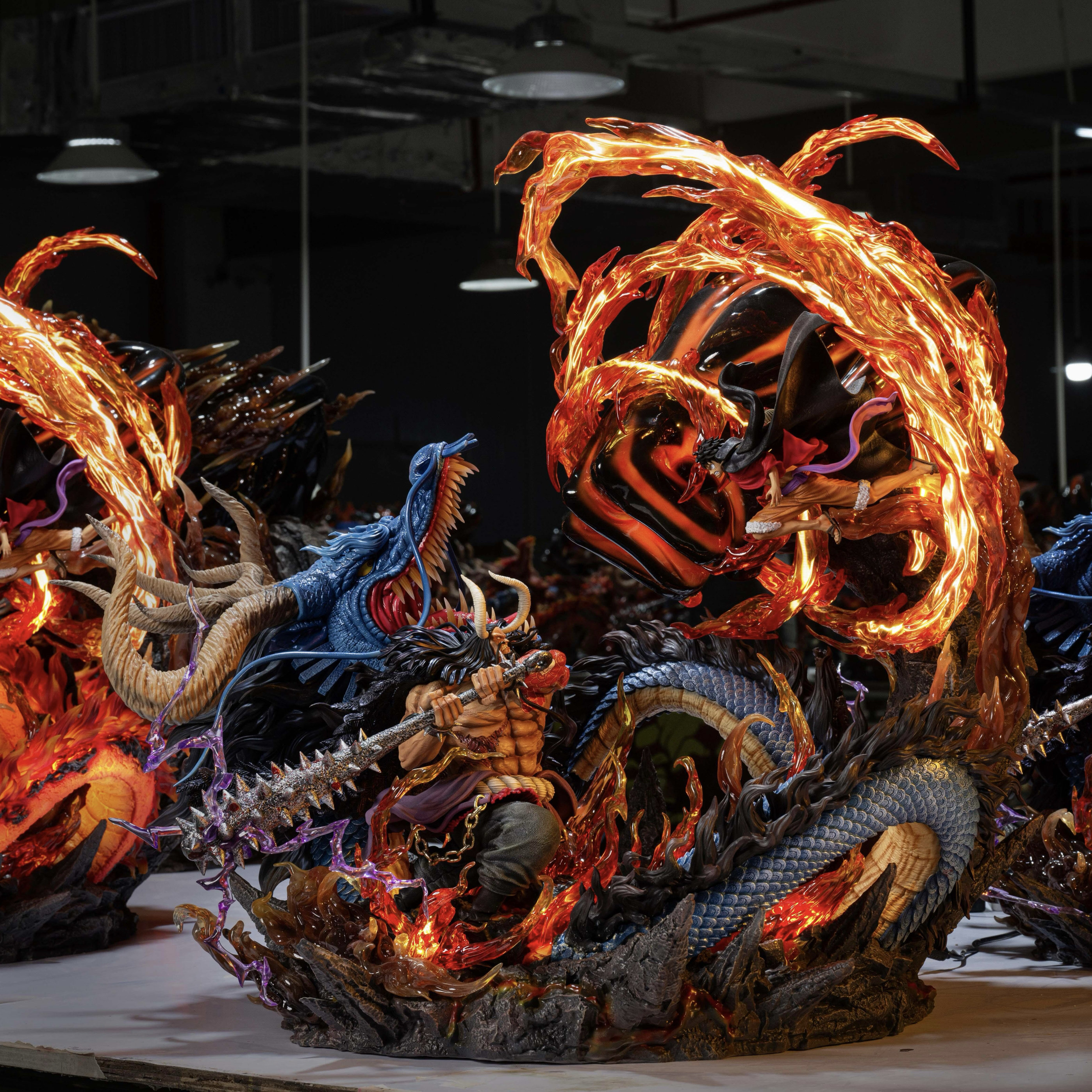[Full Payment] Illuminated One Piece Heavy Armored Fire Dragon Kaido VS Nikka Luffy Figure Model Statue Ornament