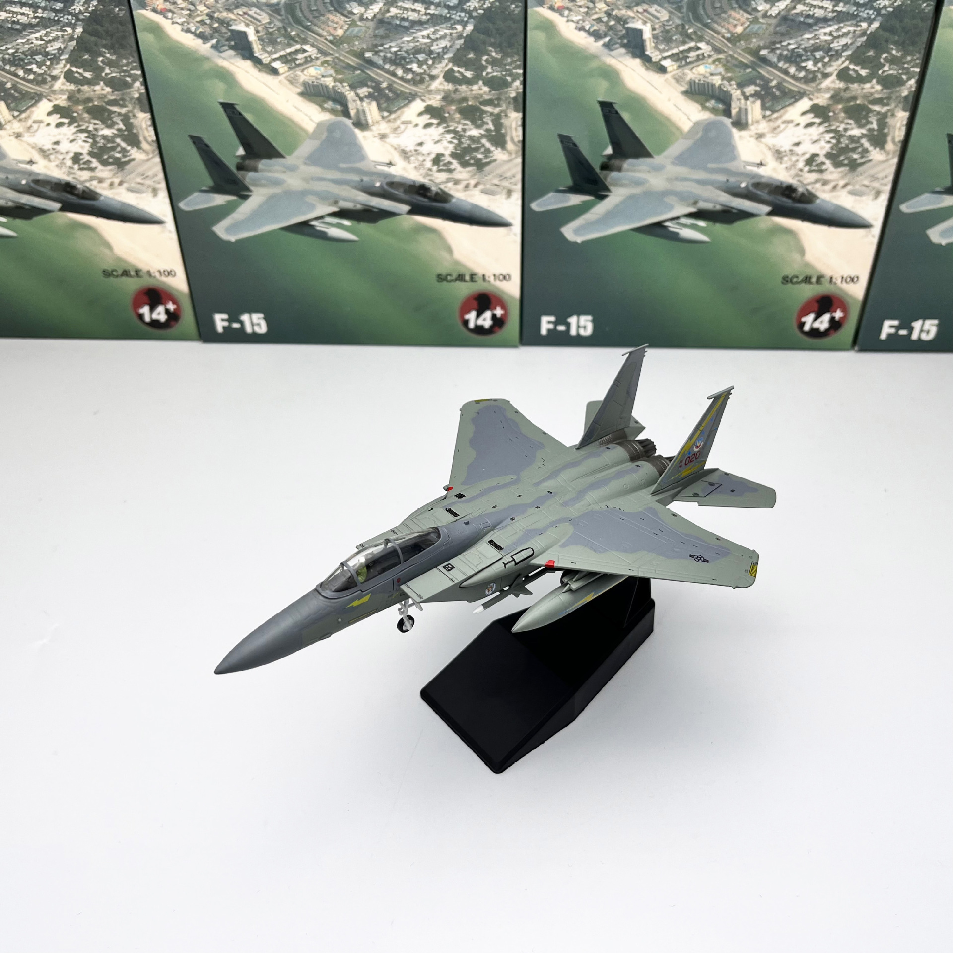 WLTK 1:100 Scale Alloy Aircraft Model Toy Display Piece: US Military F-15 Eagle Fighter Jet from the Iraq War
