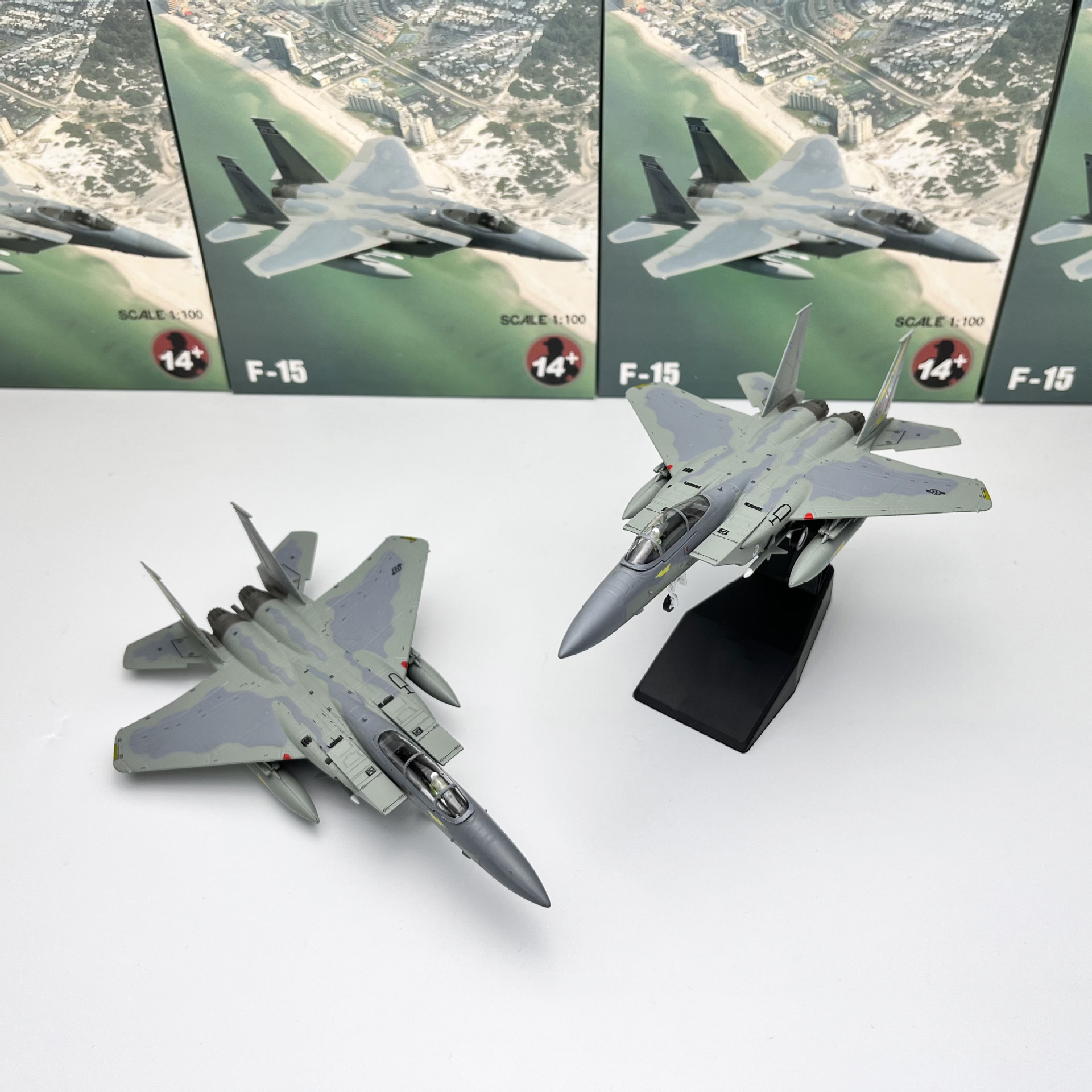 WLTK 1:100 Scale Alloy Aircraft Model Toy Display Piece: US Military F-15 Eagle Fighter Jet from the Iraq War