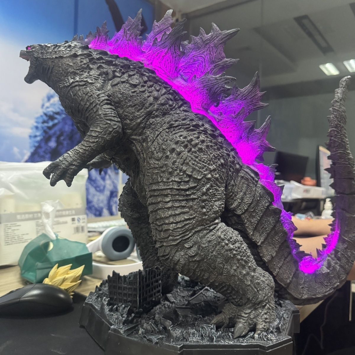 Godzilla vs. Kong: Hot Ray Shooting Giant Monster Glowing Godzilla GK Figure Model Statue Ornament