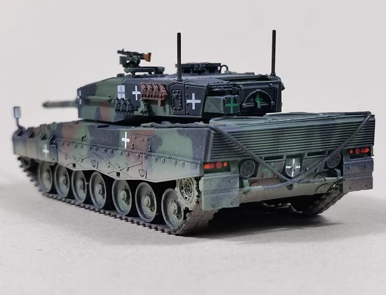 ukraine war, western tank, german armor, krauss-maffei, nato standard, cold war mb, polish leopard, military collectible, 1/72 scale tank