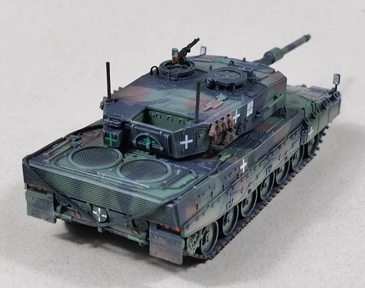 ukraine war, western tank, german armor, krauss-maffei, nato standard, cold war mb, polish leopard, military collectible, 1/72 scale tank