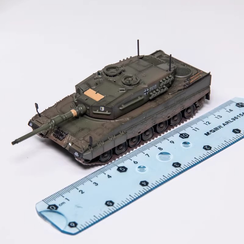 Panzerkampf Leopard 2A4 MBT (Bundeswehr) - NATO Green / Olive Drab Livery | 1:72 Diecast Model