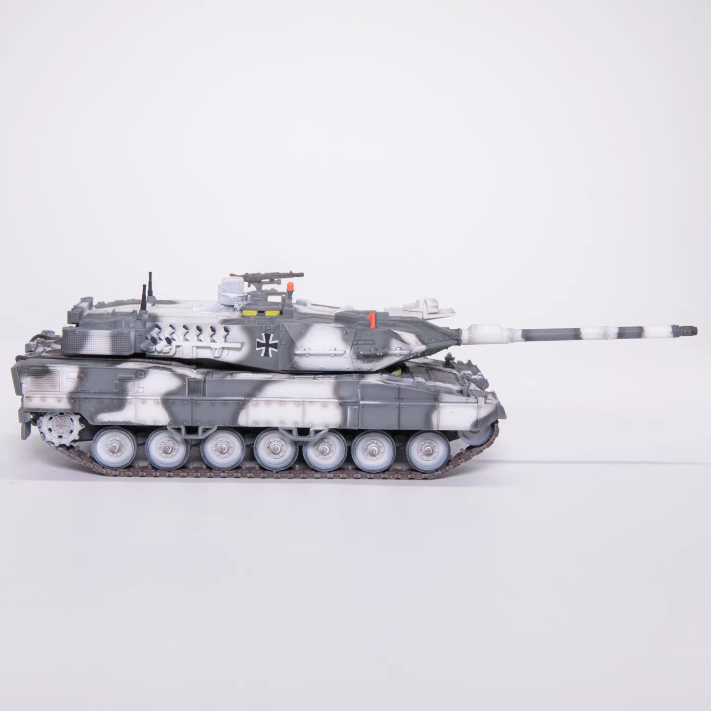 kmw krauss-maffei wegmann nato tank german army panzer heavy armor modern warfare tactical vehicle desktop display gift for men