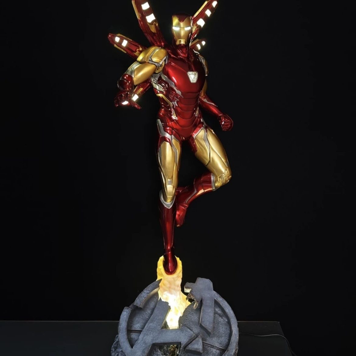 Avengers: Endgame Iron Man Mark 85 Battle Damaged Resin Statue