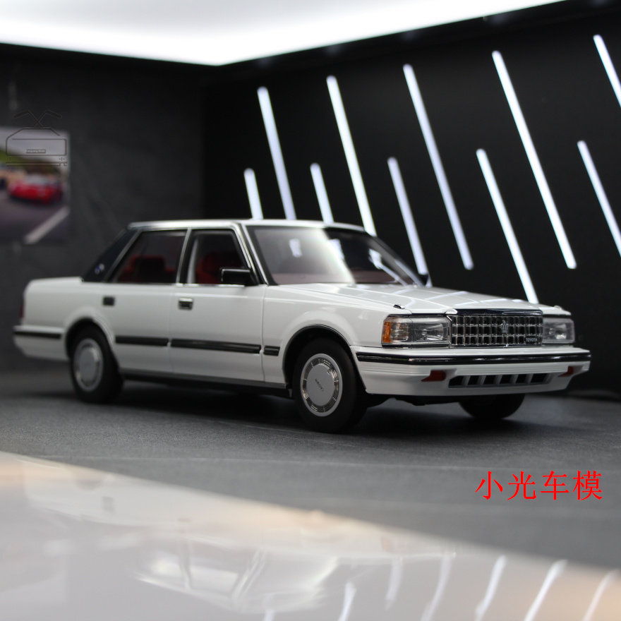 Xiaoguang 1:18 Crown MS122 Alloy Fully Open Car Model