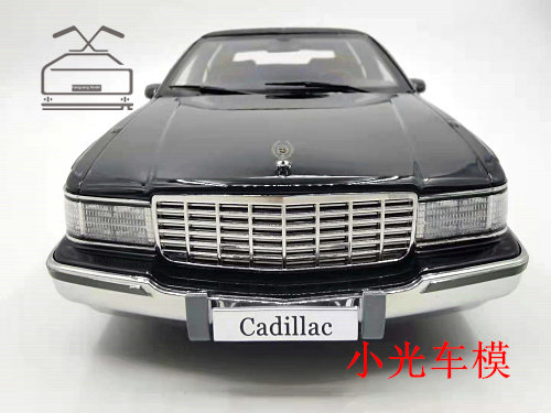 Xiaoguang 1:18 alloy Cadillac Wood car model