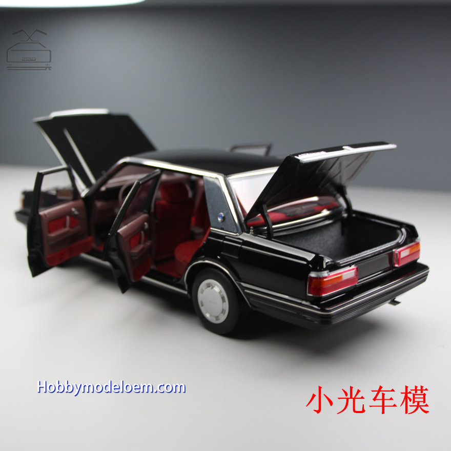 Xiaoguang 1:18 Toyota Crown MS122 Alloy Fully Open Car Model