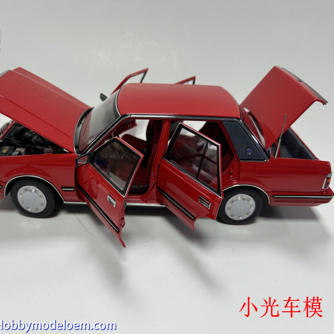 Xiaoguang 1:18 Toyota Crown MS122 Alloy Fully Open Car Model