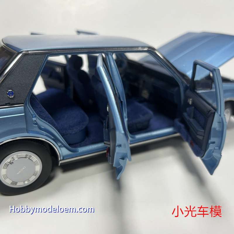Xiaoguang 1:18 Toyota Crown MS122 Car Model