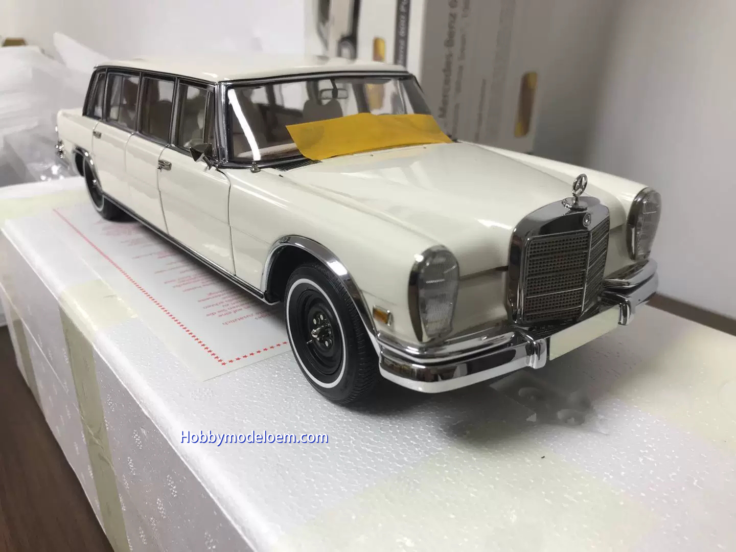 CMC Mercedes-Benz 600 Pullman "White Swan""weißer Schwan"Limited Edition 800 pcs.