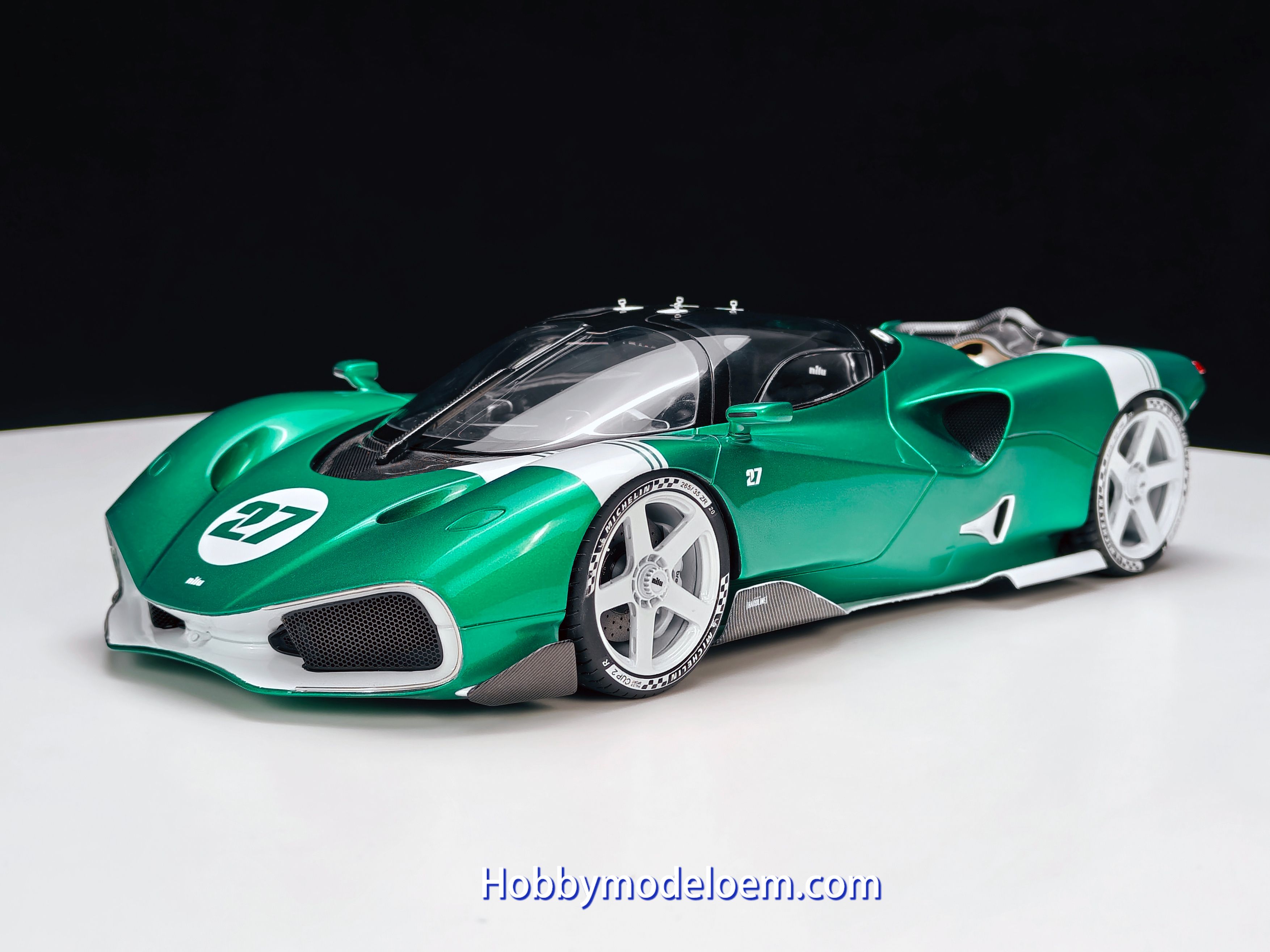 Frontiart 1：18 Nilu27 Inna-Green Resin Model Car