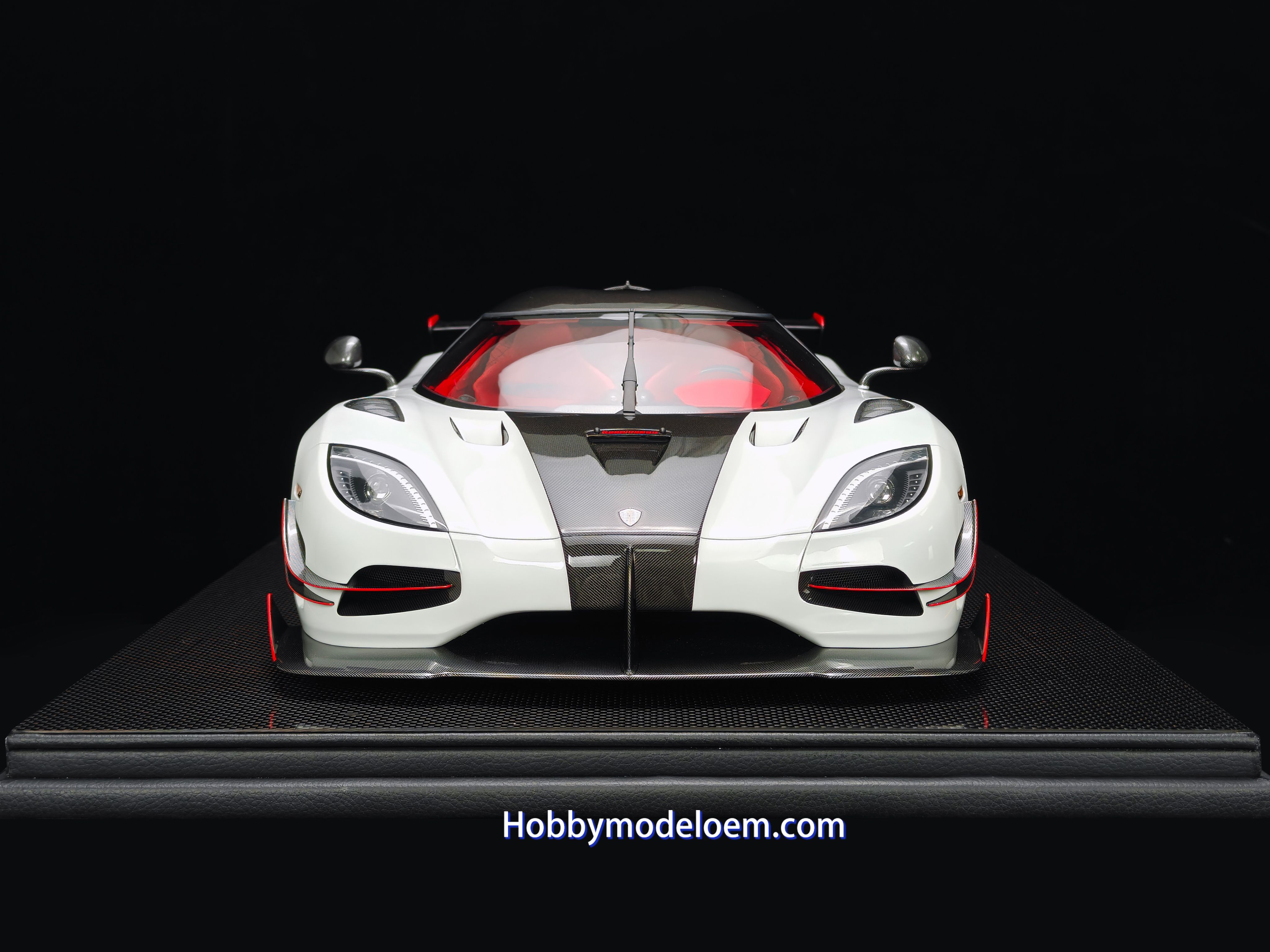 Frontiart New Release 1：8 Koenigsegg Agera RS Arctic White Resin Model Car Model