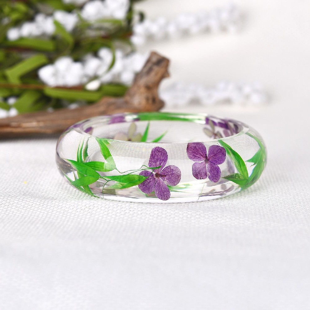 Is it harmful to the human body to wear jewelry made of crystal clear epoxy?