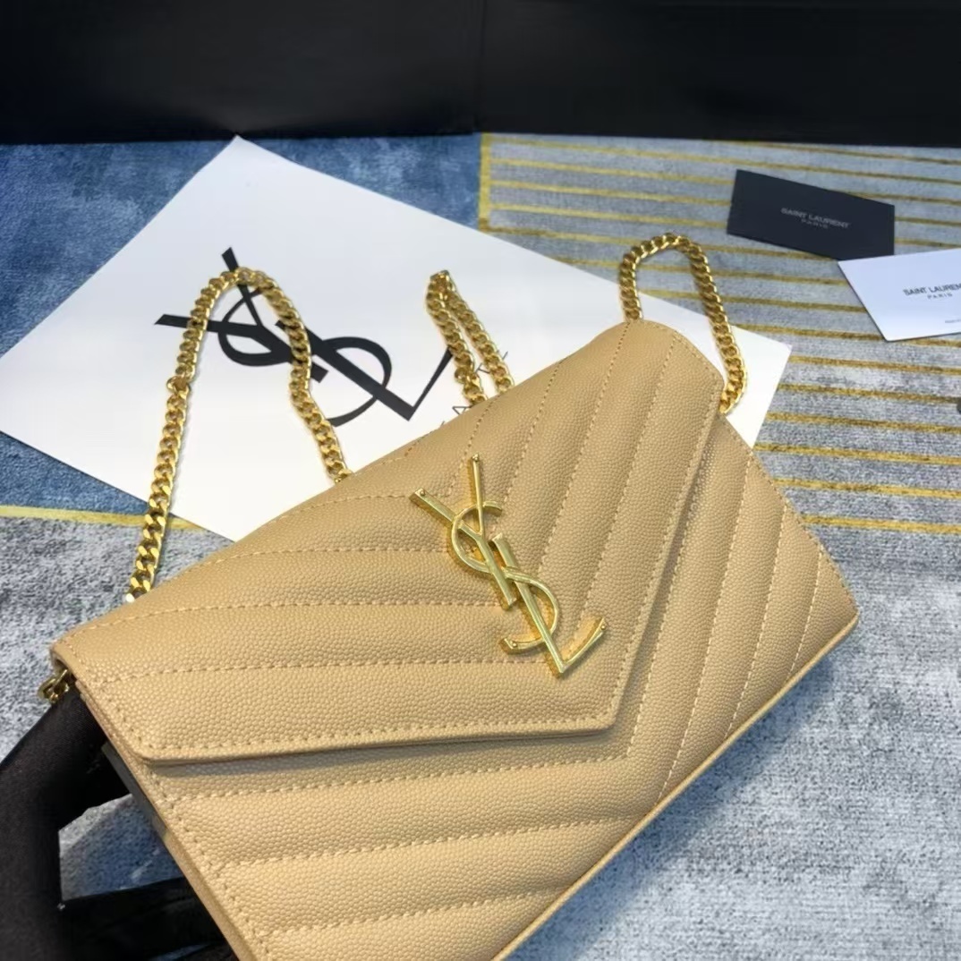 New chain, envelope bag.